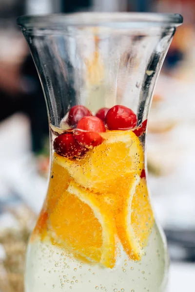kavanoz limonata limon kiraz buz kabarcıkları