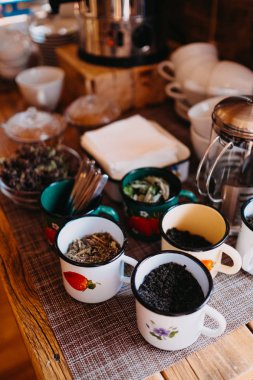 Bitkisel kaynatma ile Kupa, şifalı otlar Koleksiyonu Yabani otlar Tedavi 