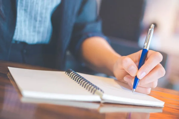 Business Woman Writing Noteboo — Stock Photo, Image