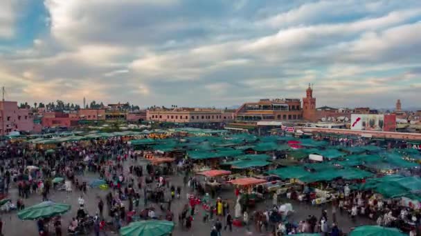 Jemaa el-Fnaa，日落时摩洛哥马拉喀什的广场和市场 — 图库视频影像