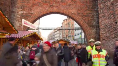 Almanya, Münih - Noel pazarı Sendlinger Tor Timelapse