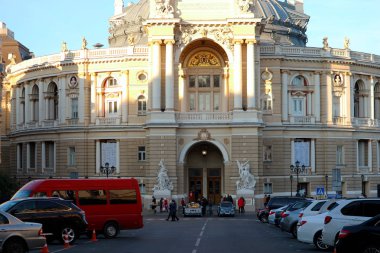 Odessa Opera ve Bale Tiyatrosu eski şehir merkezinde.