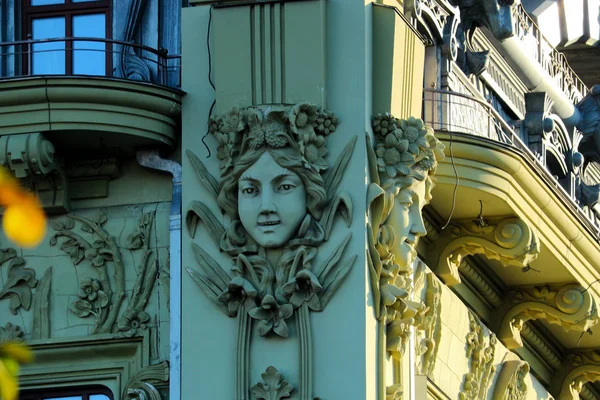 Fragment Van Gevel Van Het Gebouw Één Van Hotels Stad — Stockfoto