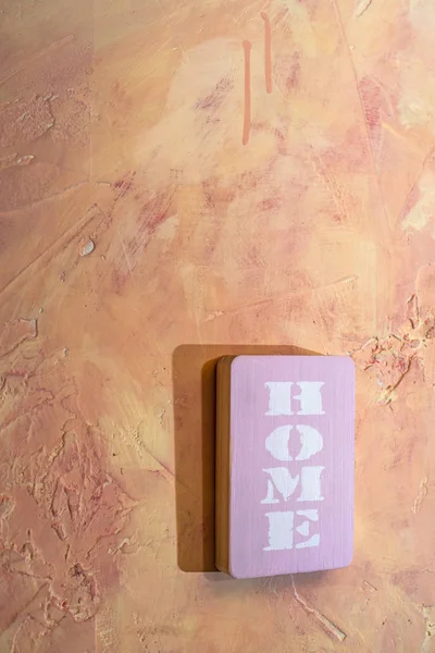 Домашнее Слово Розовой Стене Комнате Дайлайт Окна — стоковое фото
