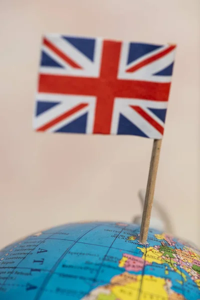 Dünya Haritası Üzerinde Ngiliz Bayrağı Birleşik Krallık Için Küre Noktalarında — Stok fotoğraf