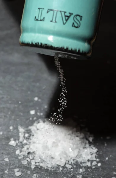 Salt Shaker Grinded Salt Stone Dark Table Pieces White Salt — Stock Photo, Image