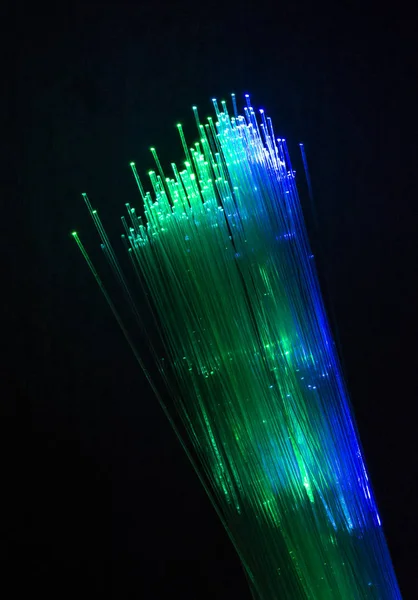 Fibres Optiques Colorées Illuminées Sur Fond Sombre Concept Internet Haut — Photo