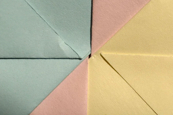 Αφηρημένα γεωμετρικά σχήματα χαρτιού. Τάσεις παστέλ τσαλακωμένο χαρτί. — Φωτογραφία Αρχείου