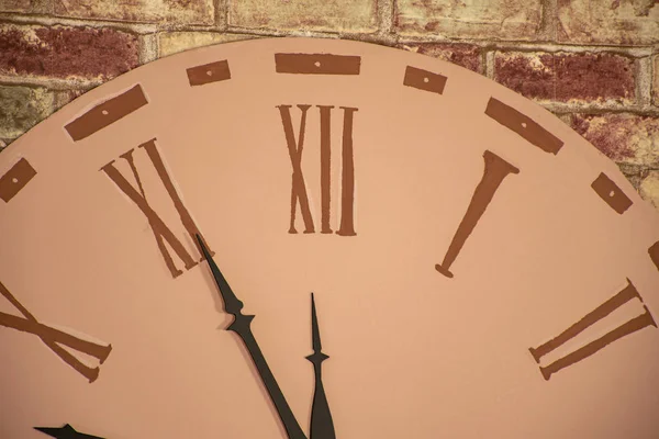 Part of the big clock clock on the wall. The arrows indicate the time of the New Year\'s approach