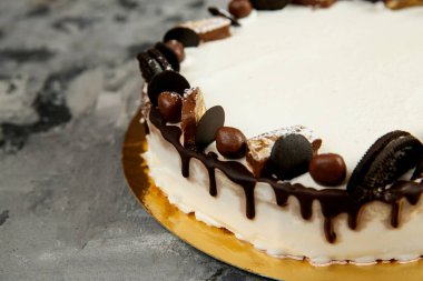 Sütlü ve çikolatalı kek.