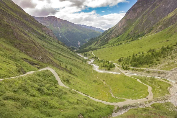 Río Montaña Ruta Turística Verde Valle Entre Las Montañas Los —  Fotos de Stock