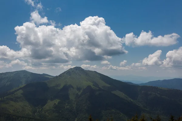 Vista Monte Varful Farcau Segundo Cume Mais Proeminente Nas Montanhas — Fotografia de Stock