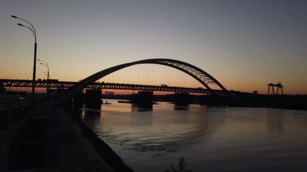 Costruzione Nuovo Ponte Arco Attraverso Fiume Dnipro Dnieper Kiev Ucraina — Video Stock