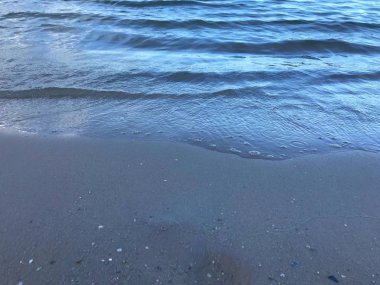 Hangi hayat huzurlu parçası yansıtmak akşam sırasında Huahin beach, sakin dalga