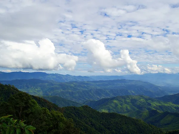 Zielona Góra Las Chmury Niebo Nan Province Tajlandia — Zdjęcie stockowe