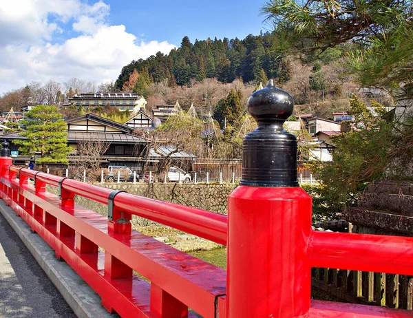 Uma Visão Panorâmica Cabeça Ponte Vermelha Takayama Com Fundo Montanha — Fotografia de Stock