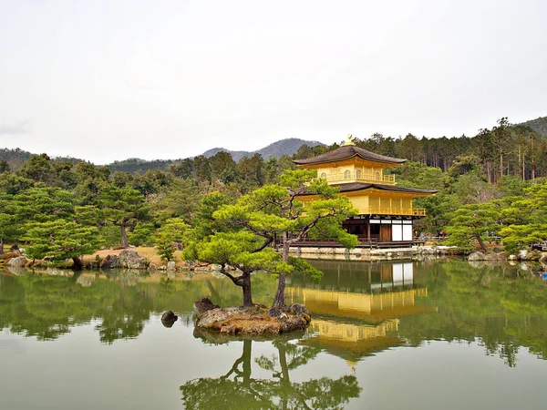 Retrato Paisagem Templo Kikakuji Pavilhão Dourado Templo Estilo Religioso Zen — Fotografia de Stock