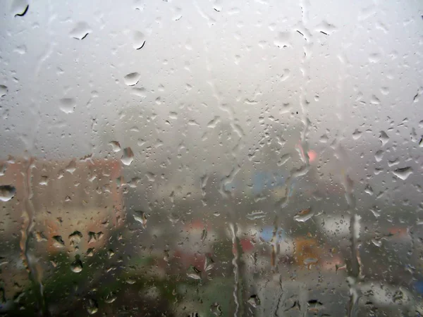 Έντονη Βροχή Απόγευμα Που Πιτσιλίζει Την Σταγόνα Βροχής Και Ρεύμα Εικόνα Αρχείου