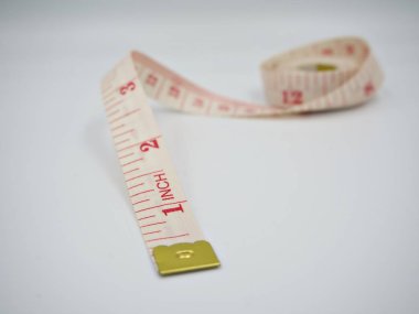 Bant rulo bulanıklık ve inç tarafında açık beyaz Izole ölçüm bandı