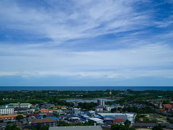 ラヨーン中心街の高台から見える空と海の景色 — ストック写真