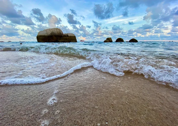 Vague Vacarme Qui Viennent Plage Avec Ciel Nuageux Koh Tao — Photo