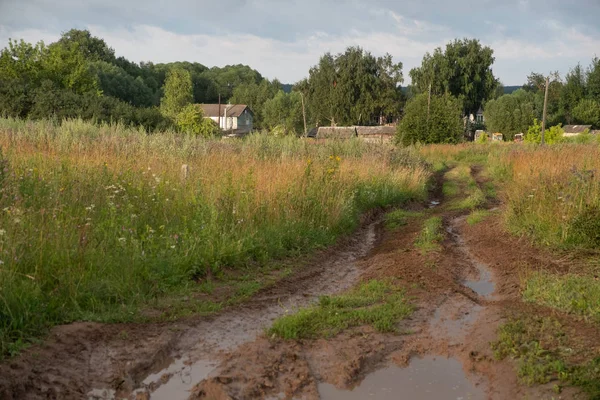 極端ななく暑かったとロシアで濡れた道路 — ストック写真