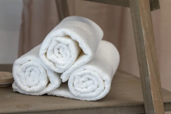 Białe Ręczniki Wnętrze Sauny — Zdjęcie stockowe
