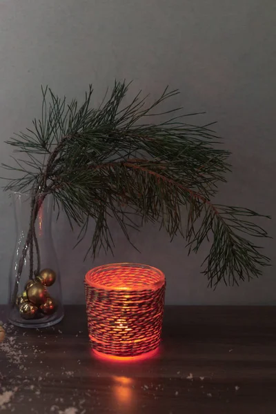 Ramo Abeto Natal Com Uma Vela Decorada Vermelha — Fotografia de Stock