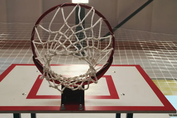 arka plan üzerinde basketbol çember