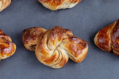 bir masada ev yapımı geleneksel somun