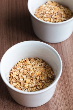 Granola bir kahvaltı için hazırlanır