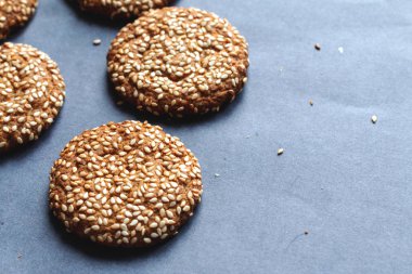 Susam ile ev yapımı zencefil coockie