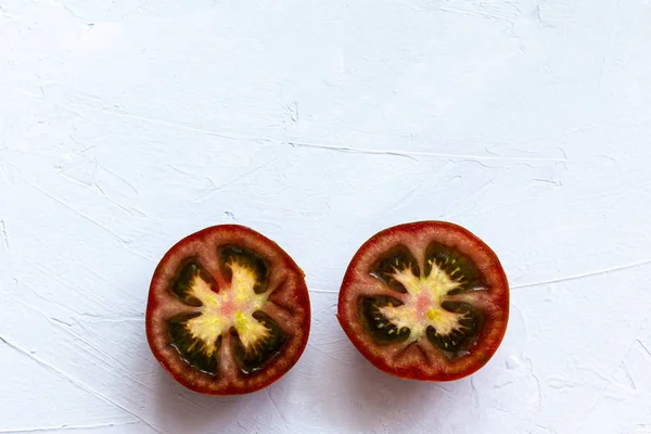 Tomates Negros Deliciosos Aislados Sobre Fondo Gris Alimento Saludable — Foto de Stock