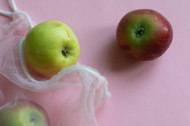 El yapımı pamuk torba, hiçbir plastik ve çevre dostu trendy kavramı elma Grubu. Yeniden kullanılabilir şeyler