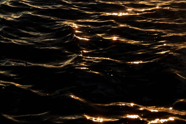 Bengala Solar Extraída Borrosa Luz Del Atardecer Superficie Del Agua — Foto de Stock