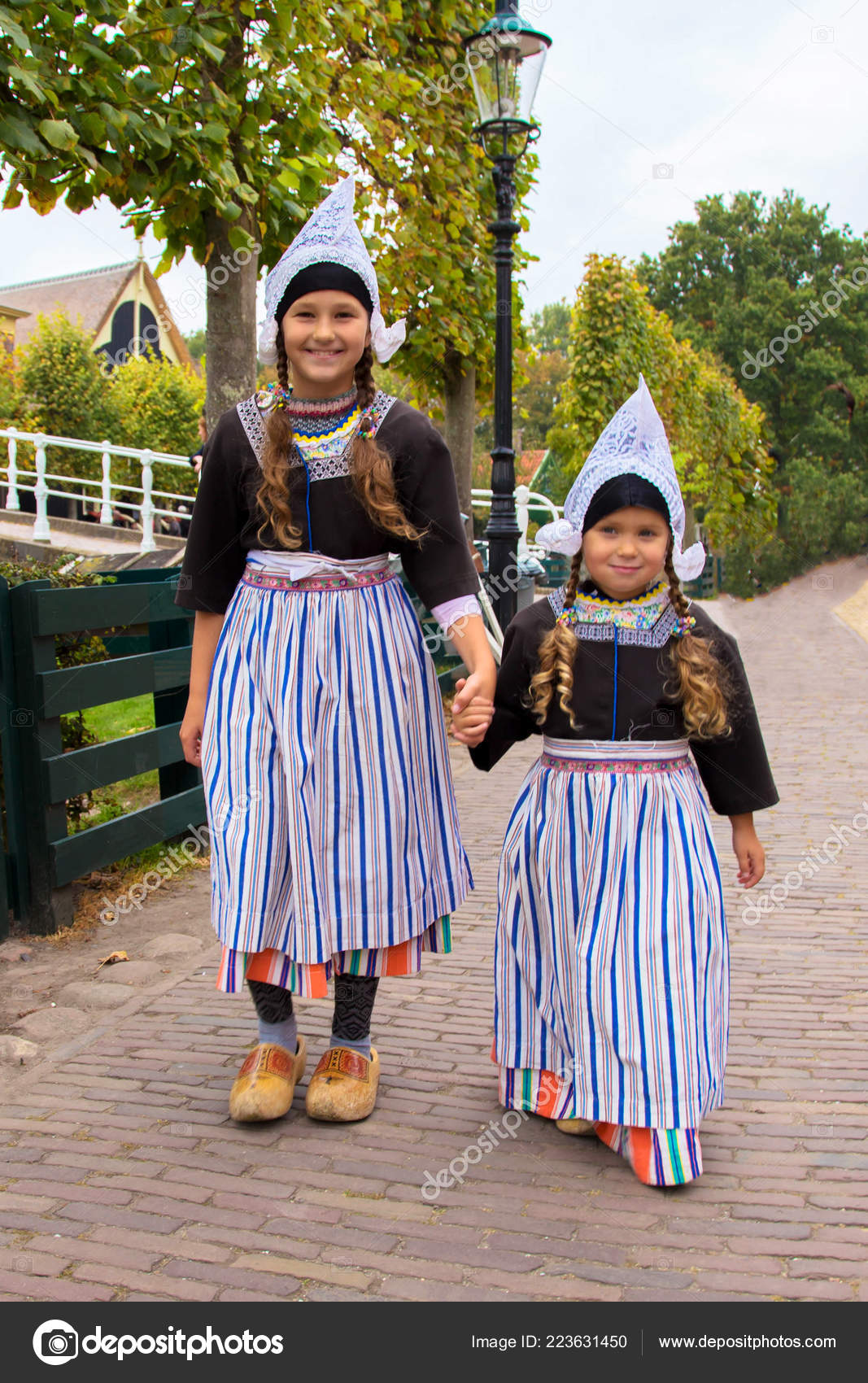 Dutch Woman Costume | escapeauthority.com