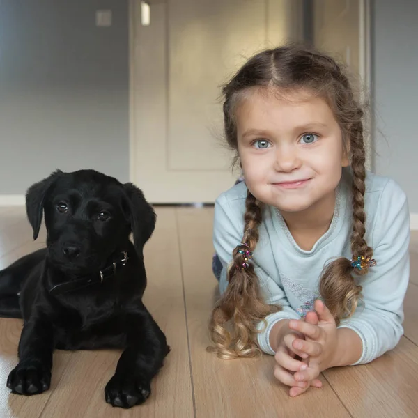 Bambino Cucciolo Sono Felici Concetto Cura Degli Animali Pet Dog — Foto Stock