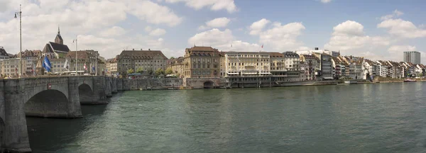 Basel Şehir Ren Üzerinde Köprü Mittlere — Stok fotoğraf