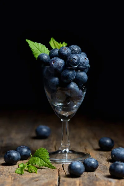 Blueberries Leaves Small Glass Wooden Table — Stock Photo, Image
