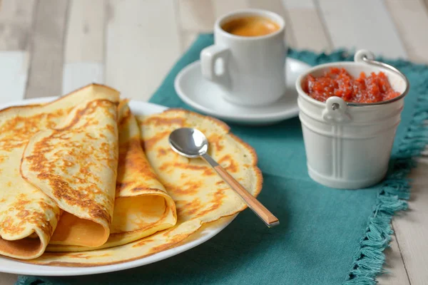 Frittelle Con Marmellata Espresso Sul Tavolo Legno — Foto Stock