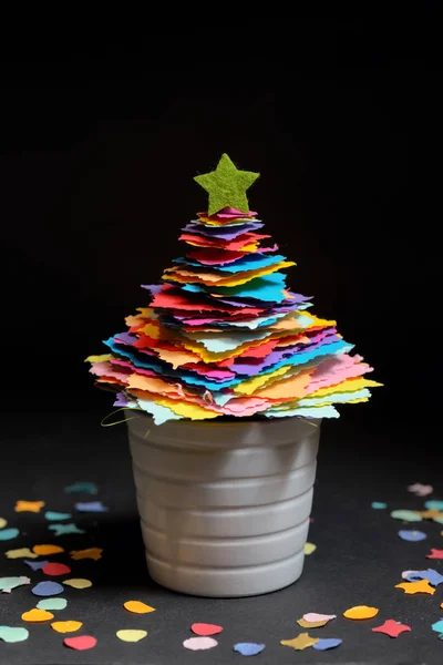 Mini Diy Árbol Papel Decoración Navidad Sobre Fondo Negro —  Fotos de Stock