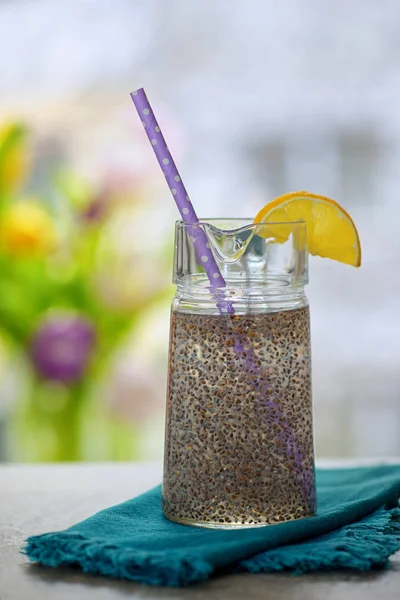 Chia zaden in glas water — Stockfoto