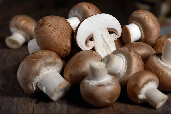 Mushrooms on a kitchen table — Stock Photo, Image