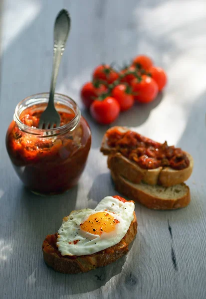 Ajvar-Eggplants or cooked beans, roasted red peppers — 图库照片