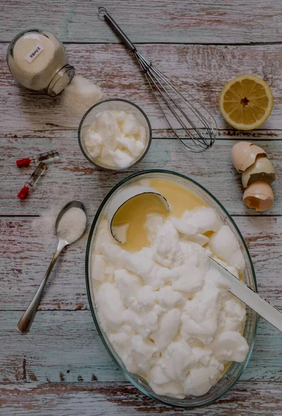 Schwimmende Inseln Mein Lieblingsdessert Als Kind Und Eines Das Als lizenzfreie Stockfotos