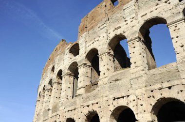 Colosseum (Flavius Anfitiyatro) Roma, Lazio, İtalya'nın bir bölümünü