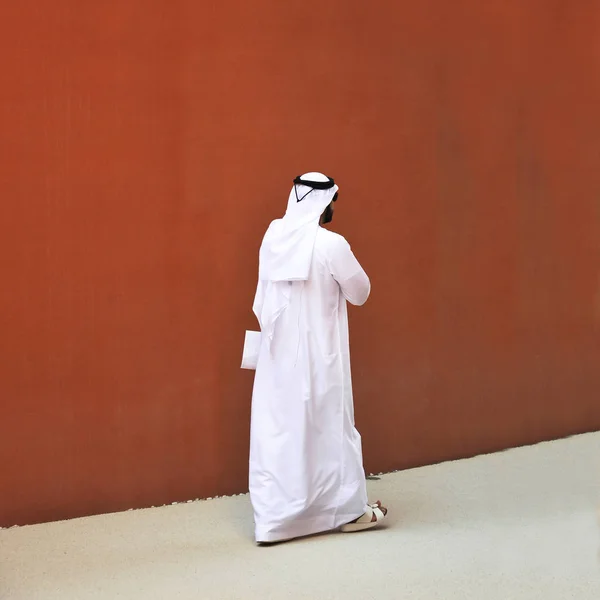 Elegant Man Arab Ethnicity Sunglasses Walks Streets His Country — Stock Photo, Image