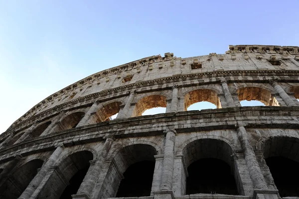 Uma Seção Fachada Coliseu Anfiteatro Flaviano Roma Lácio Itália — Fotografia de Stock