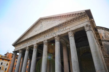 Pantheon, tüm tanrıların antik tapınak. En iyi korunmuş antik nesne Roma'da. İtalya