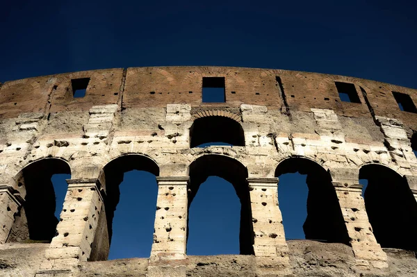 Del Fasaden Colosseum Flavian Amfiteatern Rom Den Blå Timmen Nattvisning — Stockfoto